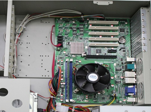 機箱內(nèi)部主板風扇.png