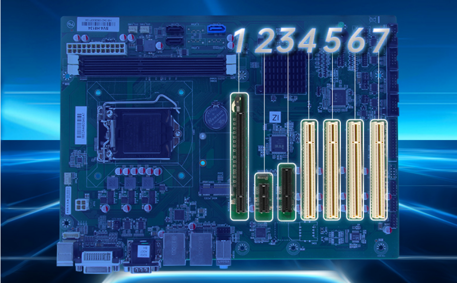 7個(gè)擴(kuò)展槽分別為1個(gè)PCIex16插槽，1個(gè)PCIex4插槽，1個(gè)PCIex1插槽以及4個(gè)PCI插槽。