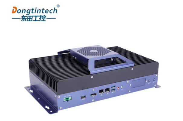 東田嵌入式工控機(jī).png
